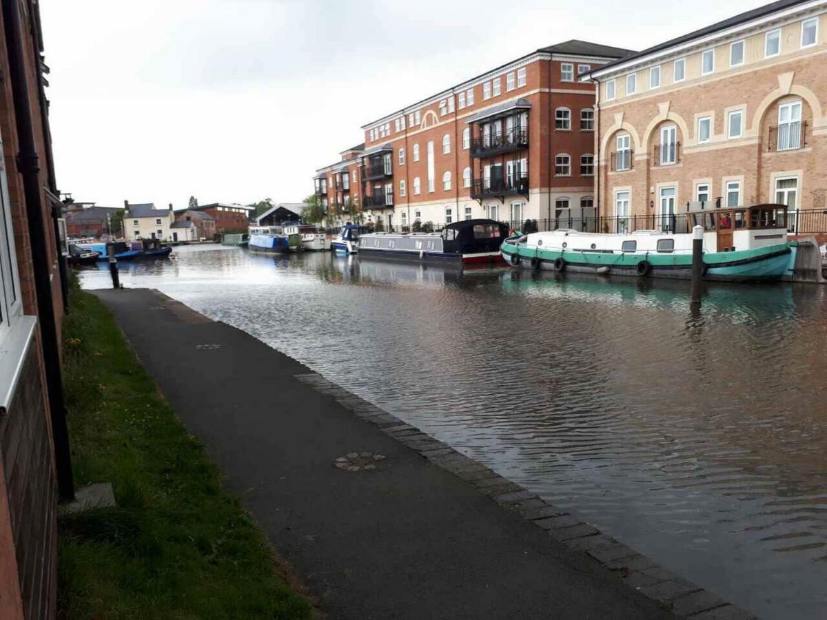 Canal Side Worcester Esterno foto